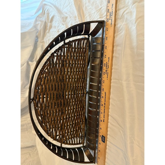 Vintage IRON and WICKER wall scounce shelf - Picture 5 of 15